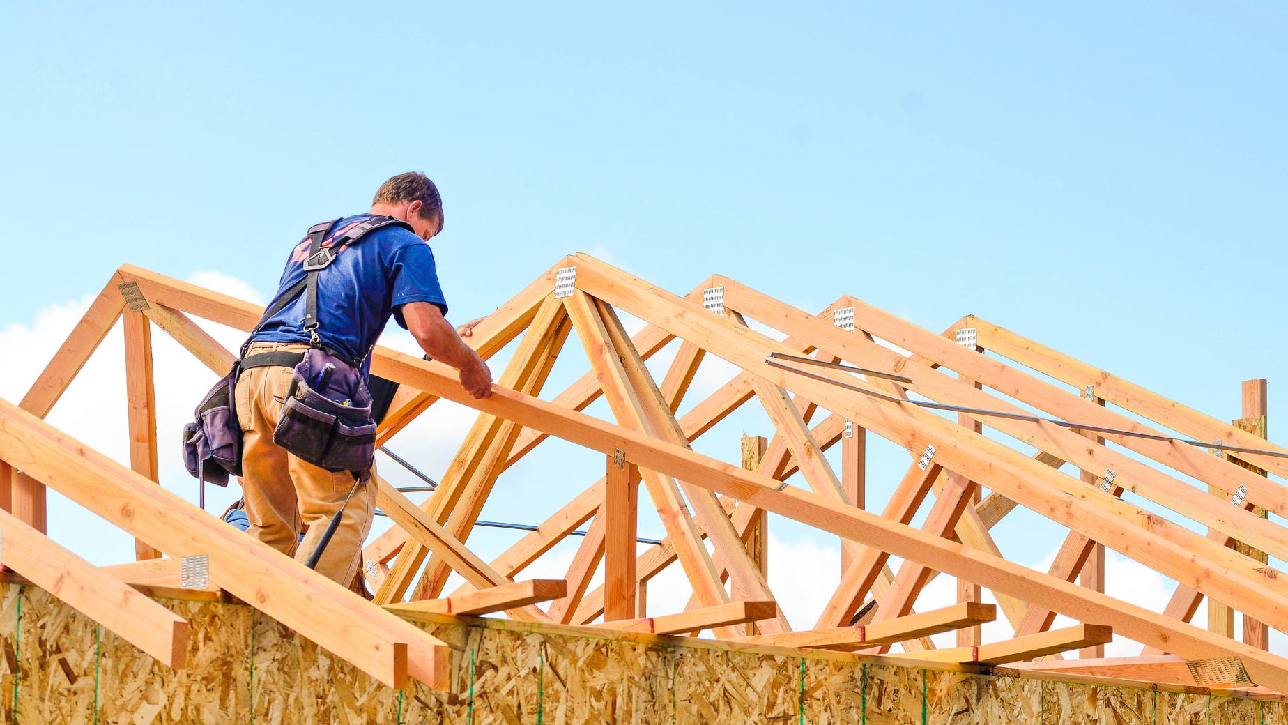 man installing truss.jpg