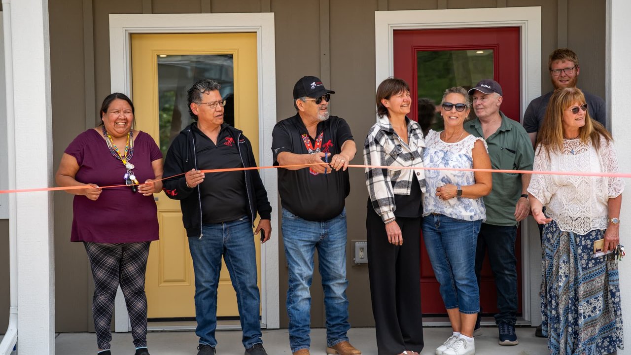 salmon-arm-ribbon-cutting
